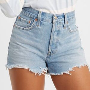 Levi’s 501 Light Wash Short